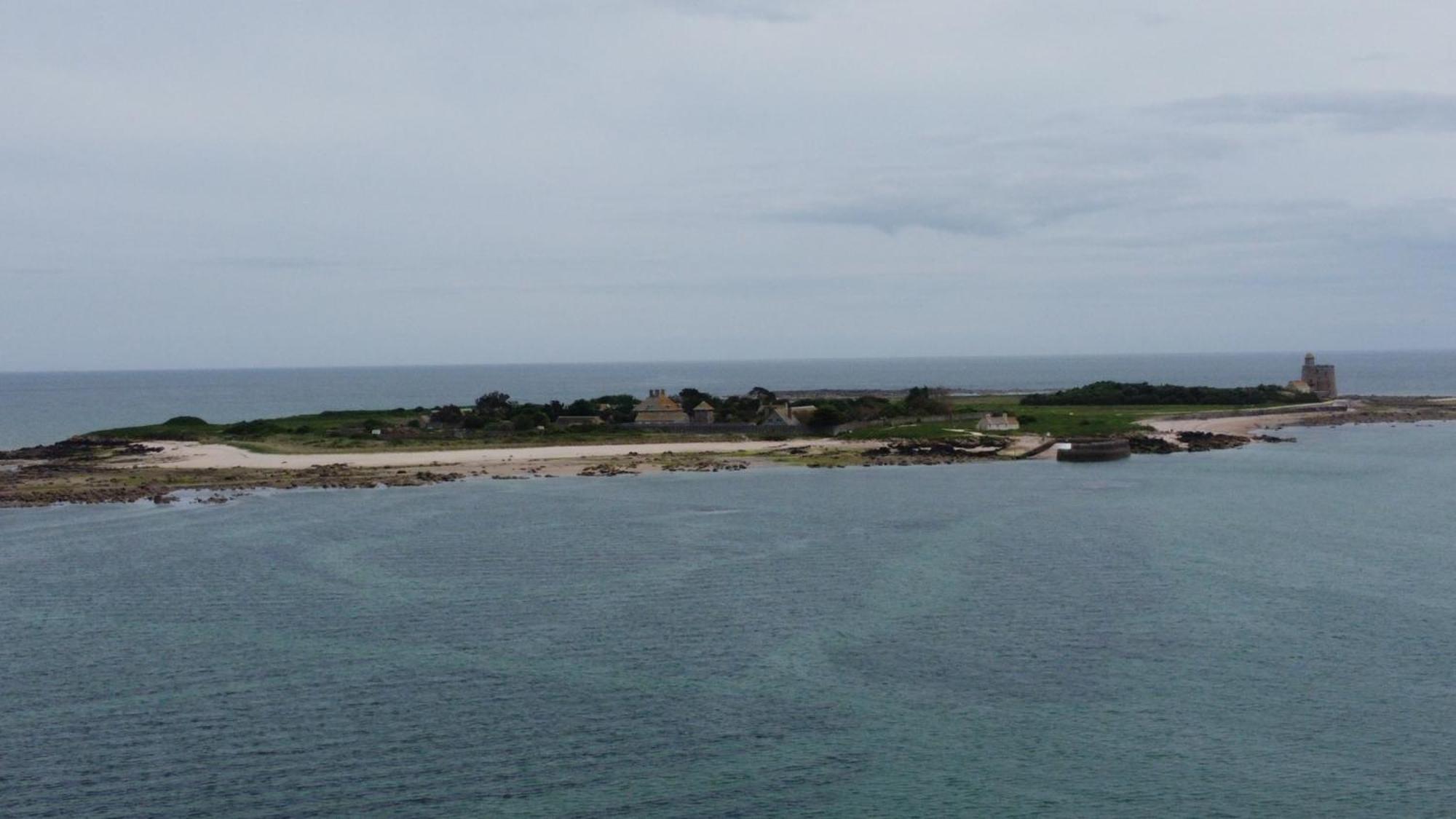 Aux Portes De La Hougue Quettehou Buitenkant foto
