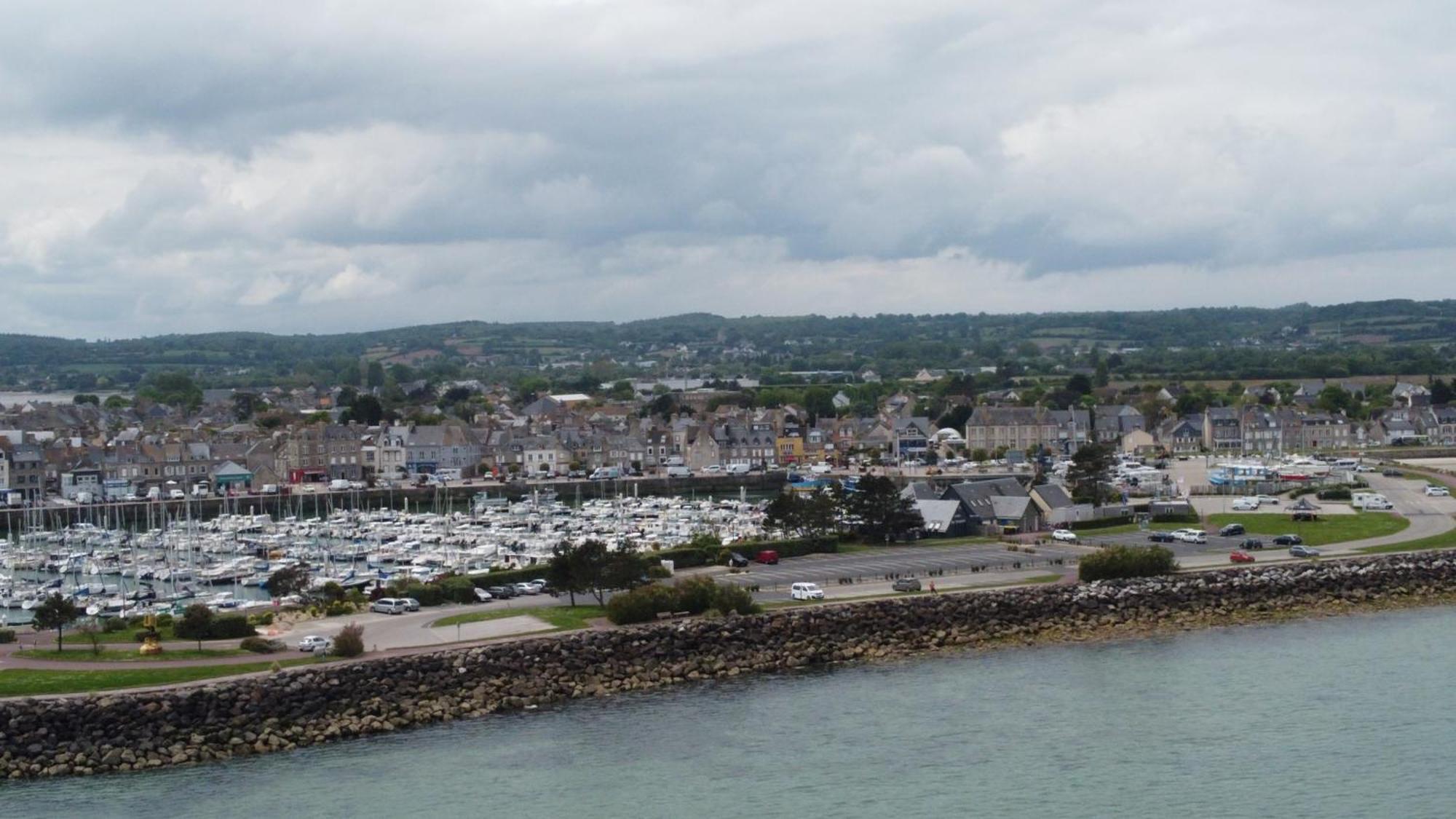 Aux Portes De La Hougue Quettehou Buitenkant foto